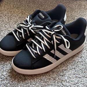 Adidas grand court sneaker. Women’s size 8.5